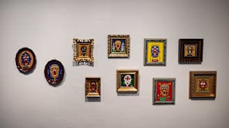 Matti Rag Paanasen teossarja, jos yhdeksän eri versiota teemasta "Huuto" ja kymmenentenä "Ääni meni".