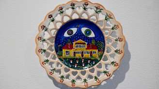 Matti Rag Paanasen maalaama kuva taiteilijakodistaan Ragalasta, Turun Hirvensalosta.