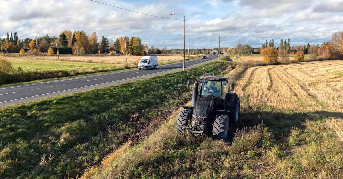 Valtatien varteen hylätty traktori sai auttajat liikkeelle – kauhavalaisyrittäjälle tulvii yhteydenottoja ja vertaistukea | Etelä-Pohjanmaa