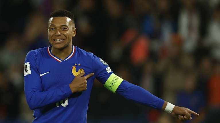 Kylian Mbappélla oli aihetta hymyyn perjantai-iltana miehen vanhassa kotikaupungissa Pariisissa. 