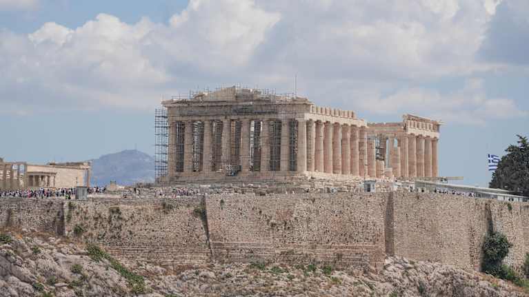 Parthenonin temppeli Akropoliilla, rakennustelineitä julkisivussa.