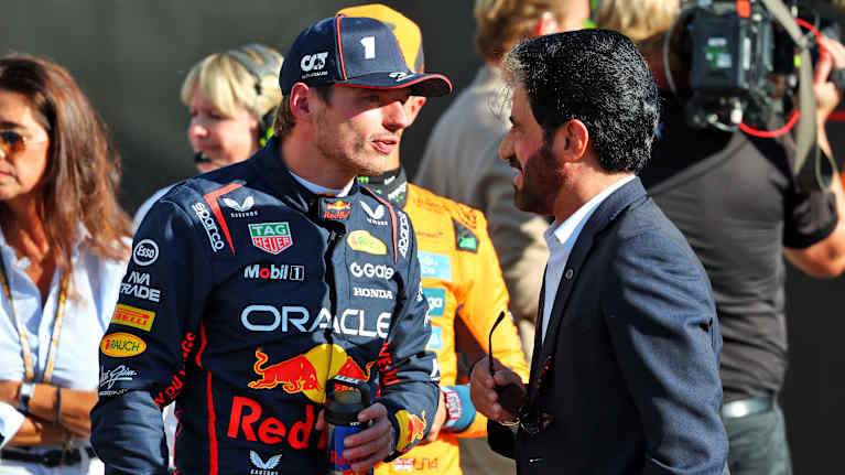 Verstappen ja Sulayem vierekkäin.