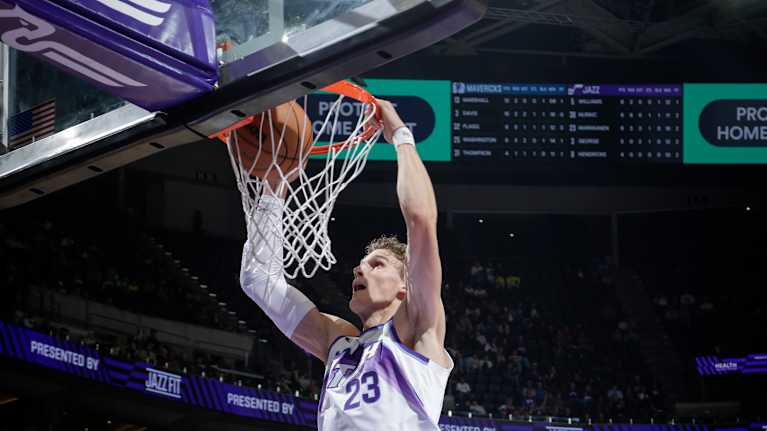 Lauri Markkanen donkkaamassa.