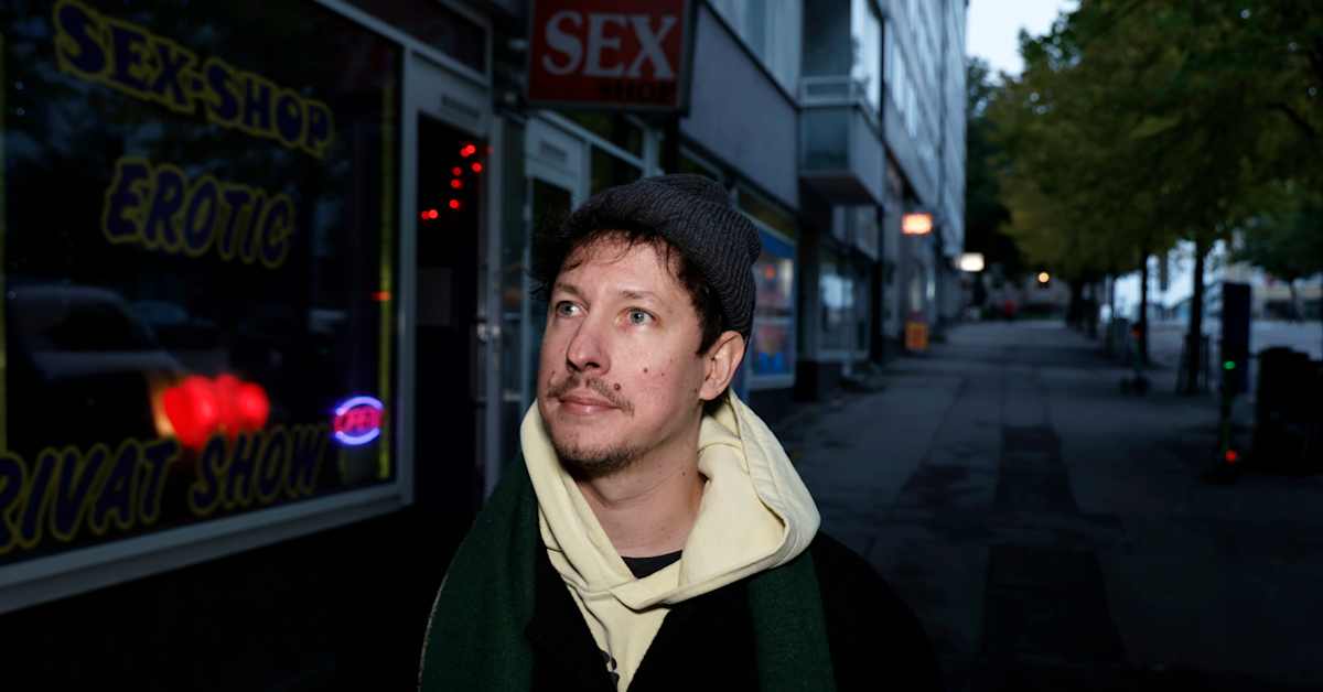 Joulupukki käveli erotiikkaliikkeen ohi – näin syntyi palkitun kuvaajan Lahti-sarja | Kotimaa