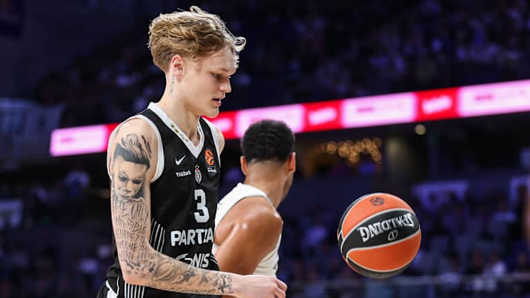 Miikka Muurinen debytoi Euroliigassa 15.10.2025 Real Madridin vieraana.