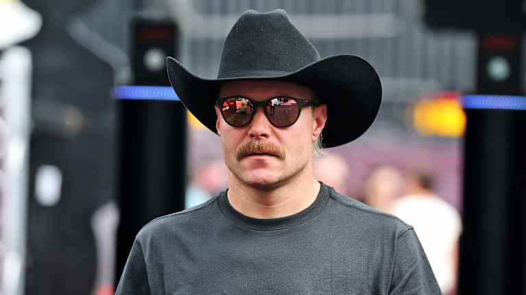 Valtteri Bottas saapui USA:n GP:n varikolle 16.10.2025. 