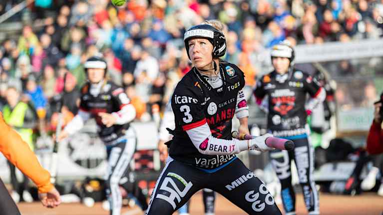 Manse PP:n Virpi Hukka kuvassa.