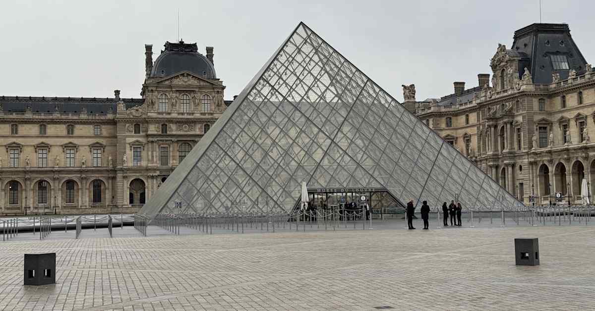 Videoanalyysi: Koko maailma ihmettelee, miten helposti Louvren ryöstö onnistui | Uutisia lyhyesti