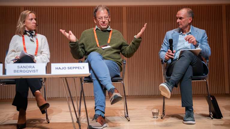 Seppelt (kesk.) ja Tygart (oik.) oli kutsuttu puhumaan tilaisuuteen, jossa pohdittiin antidopingtoiminnan uskottavuuskriisiä.