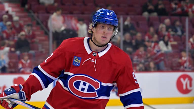 Patrik Laine katse kiekossa.