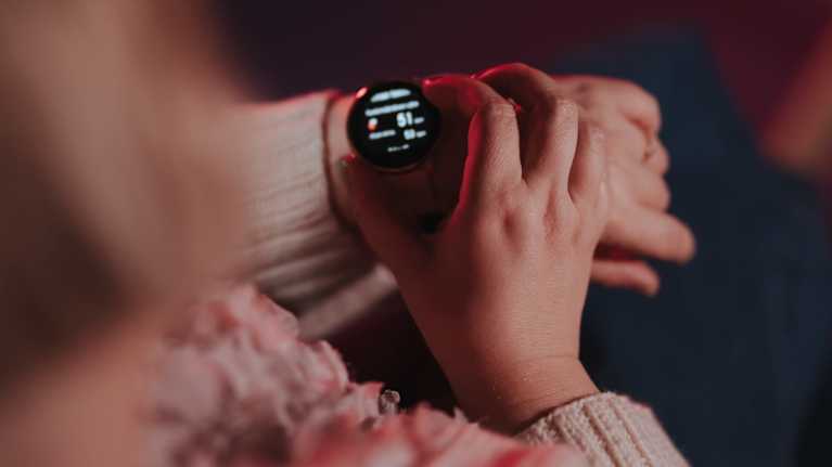 Ranteessa oleva kello.