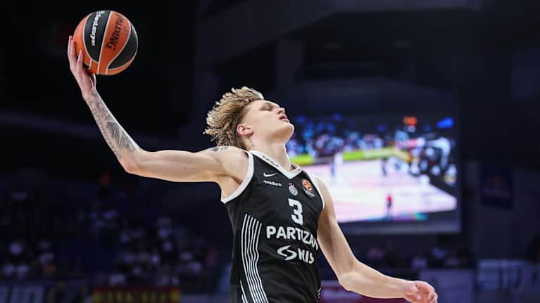 Miikka Muurinen koripallon Euroliigassa.