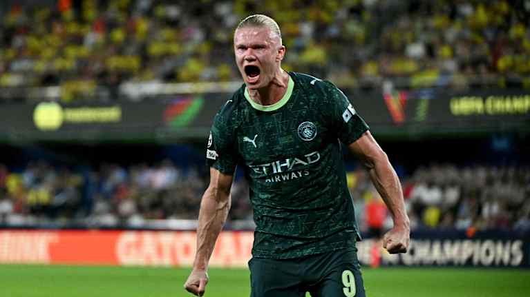 Manchester Cityn Erling Haaland jatkoi tiistaina 21.10. 2025 uskomatonta, historiallista maaliputkeaan. 