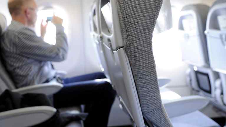 Lentokoneen penkit lähikuvassa.