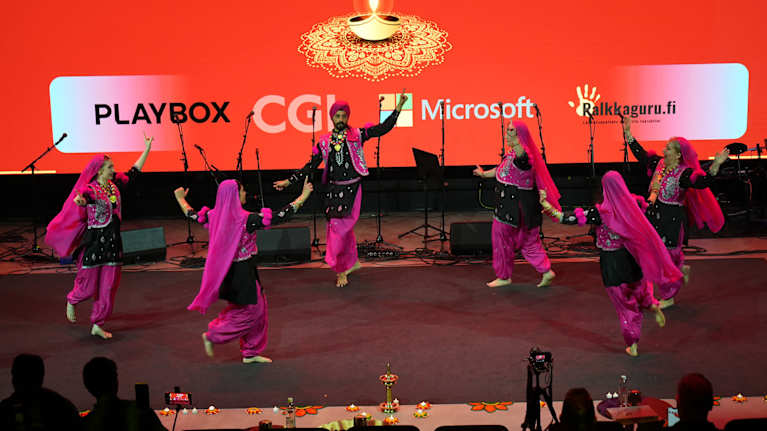 Hindujen Diwali-festivaalia Espoossa.