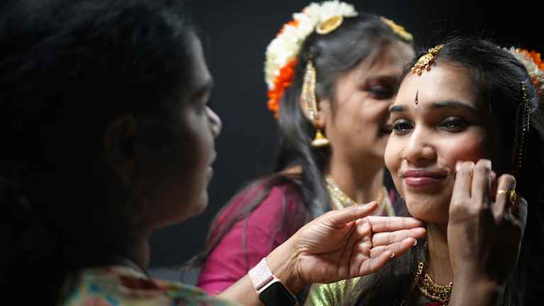 Hindujen Diwali-festivaalia Espoossa.