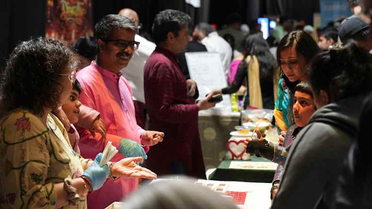 Hindujen Diwali-festivaalia Espoossa.