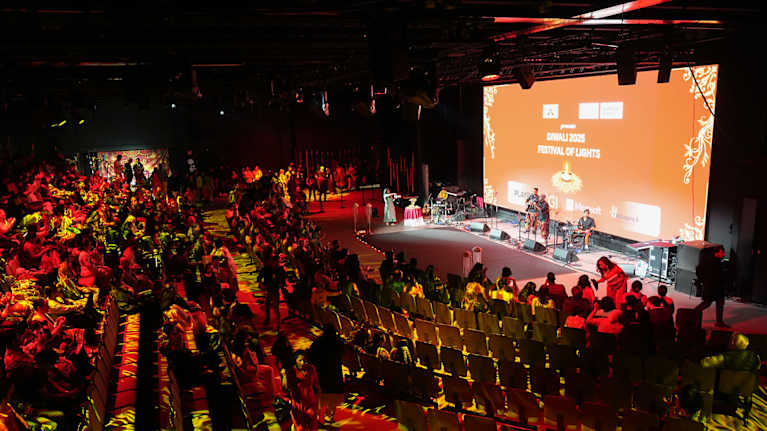 Hindujen Diwali-festivaalia Espoossa.