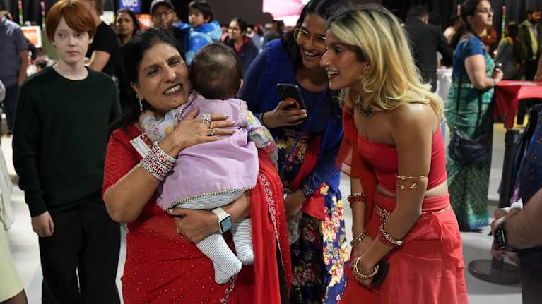 Hindujen Diwali-festivaalia Espoossa.