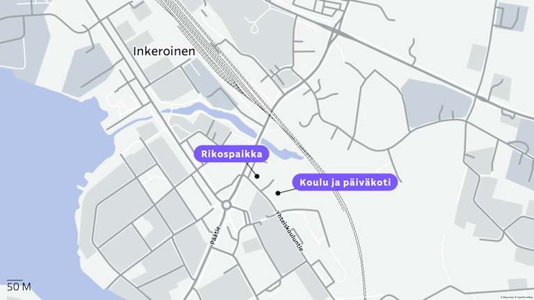 Inkeroisissa sijaitsevan karttakuvan keskelle on merkitty rikospaikka. Lähellä sijaitsevat myös koulu ja päiväkoti.