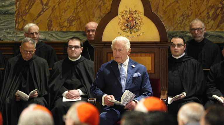 Kuningas Charles Pyhän Paavalin basilikassa.