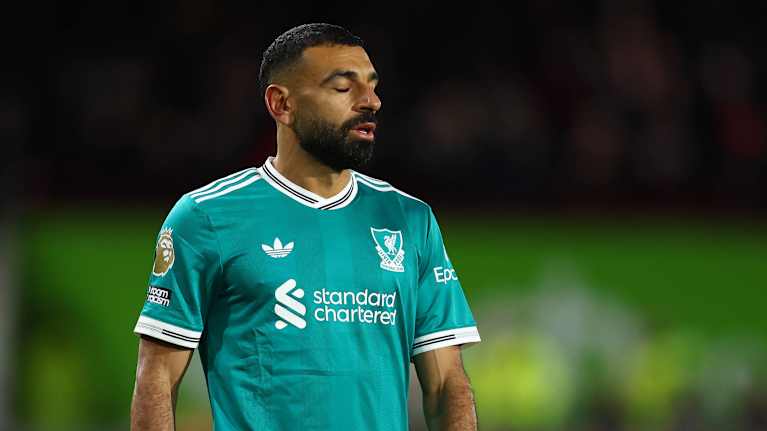 Mo Salah pettyneenä Brentfordia vastaan.