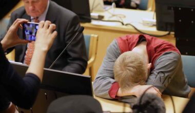 Syyttäjä: Mikkelin murhaepäilty yritti surmata taksikuskin keittiö­veitsellä Jyväskylässä – Yle seuraa käräjäoikeuden istuntoa | Kotimaa