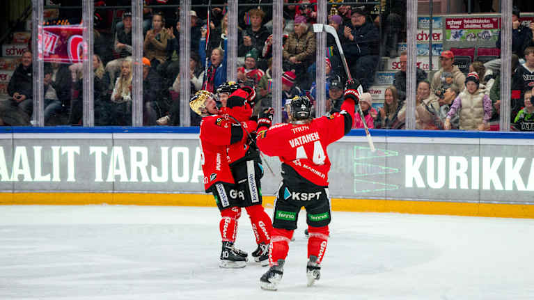 Jere Lassila ja Huovila tuulettavat.