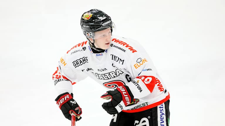 Jere Lassila JYPin kapteenina.