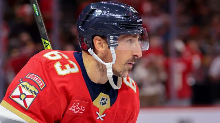 Brad Marchand lähikuvassa.