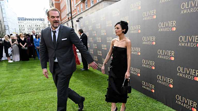  David Harbour ja Lily Allen.