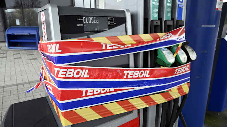 Suljettu polttoainepumppu Teboilin asemalla.