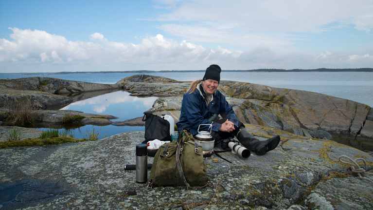 Juha Laaksonen tauolla kalliolla.