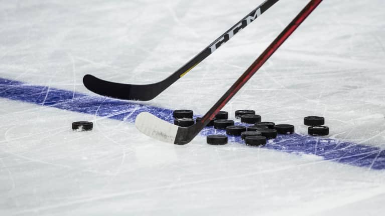 Mailoja ja kiekkoja Tampereen areenassa.