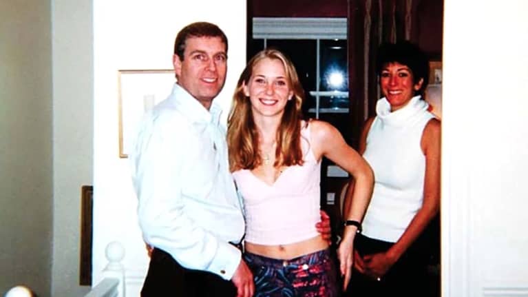 Prinssi Andrew ja Virginia Roberts, taustalla Ghislaine Maxwell.