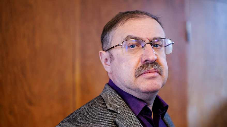 Aleksanteri-instituutin professori Vladimir Gel'man kuvattiin instituutin tiloissa Helsingin Unioninkadulla 7. maaliskuuta.