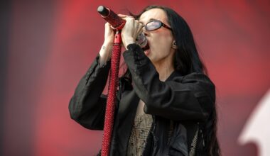 Genrerajoja rikkova Poppy ensimmäistä kertaa Suomeen