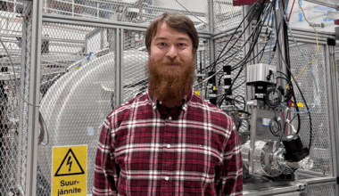 Väitös: Kiihdytinlaboratoriossa tehdyt huipputarkat mittaukset paljastavat ydinhajoamisten energiat (Ruotsalainen)