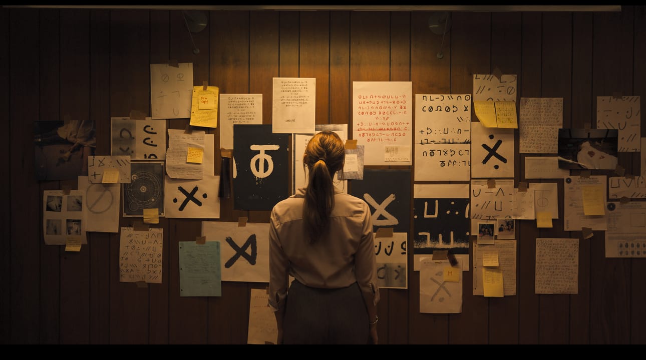 FBI-agentti tutkii Longlegsissä sarjamurhaajan tapausta.