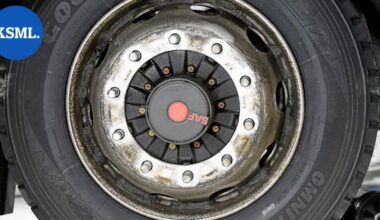 Rekan rengas irtosi ja osui henkilöautoon Jyväskylässä | Keski-Suomi