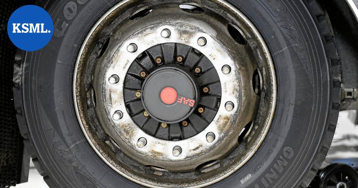 Rekan rengas irtosi ja osui henkilöautoon Jyväskylässä | Keski-Suomi