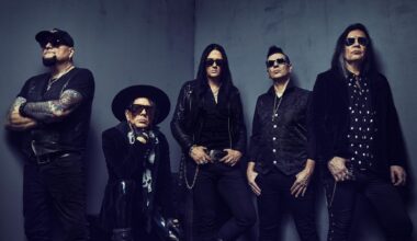 The 69 Eyes päivitti vanhan hittinsä, mukana biisin syntyä inspiroinut kitaristi - "Tuntuu, että ympyrä sulkeutuu"