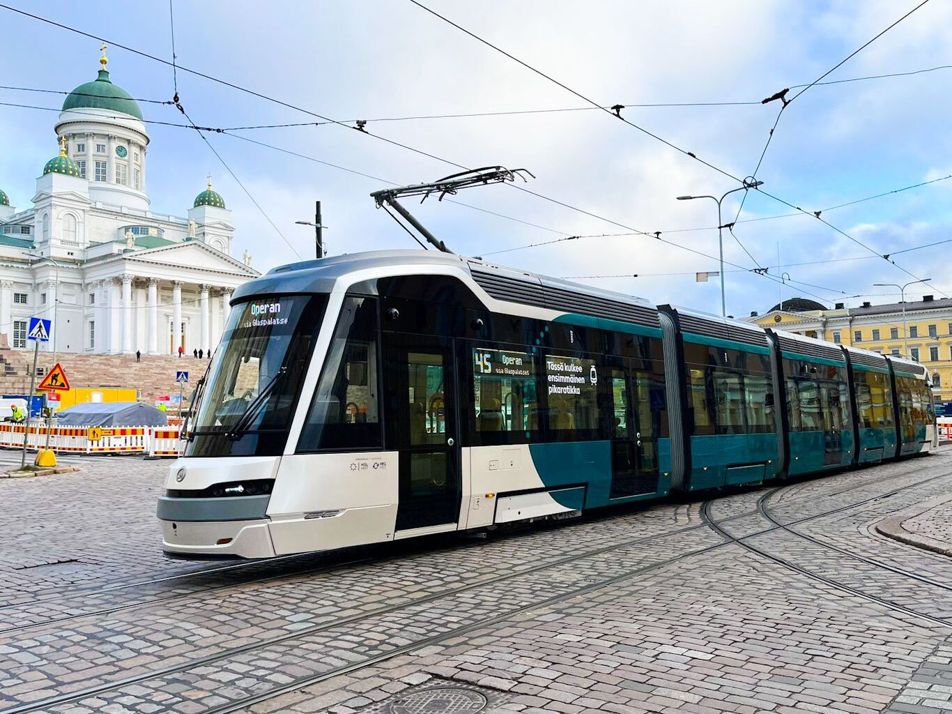 "Valttikorttina kilpailijan tunarointi" - tutkija ruotii raitiovaunujen hankinnan