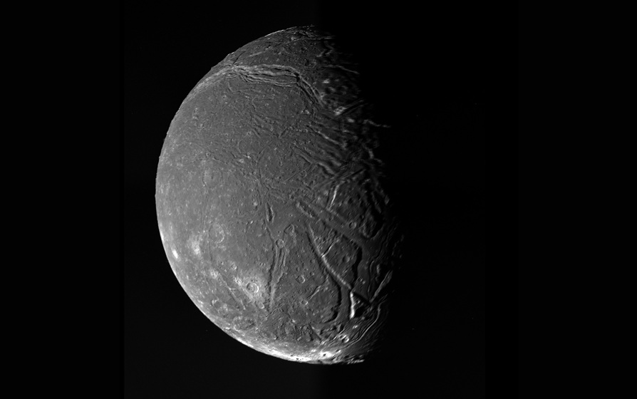 Uranuksen kuulla saattoi aikoinaan olla syvä valtameri