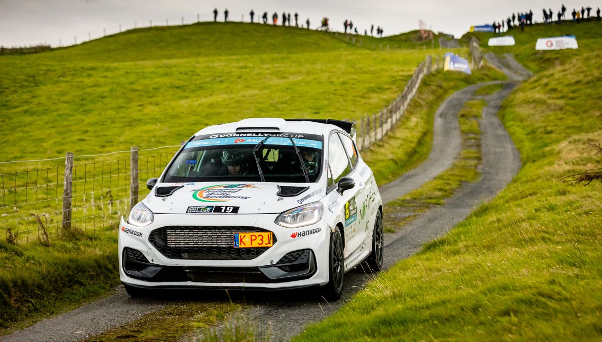 Raju ulosajo MM-rallissa - kartturi helikopterilla sairaalaan