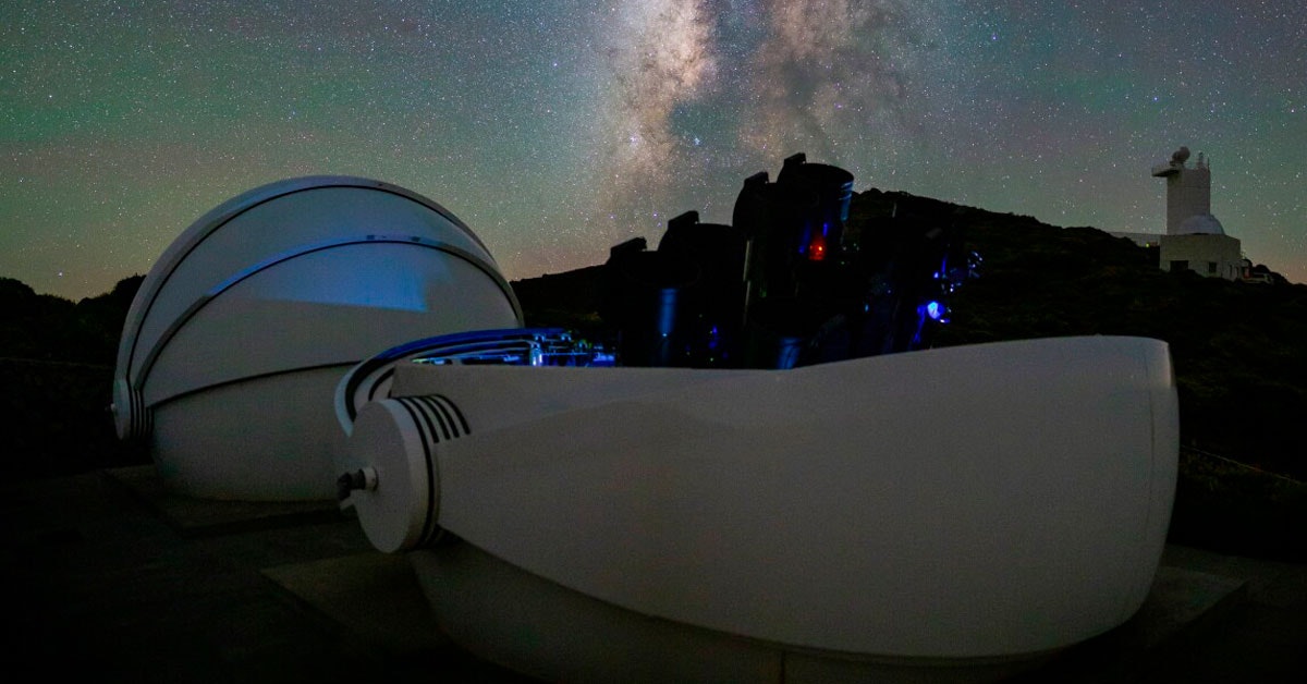 Tutkijat ottivat kuvan kahdesta toisiaan kiertävistä mustista aukoista