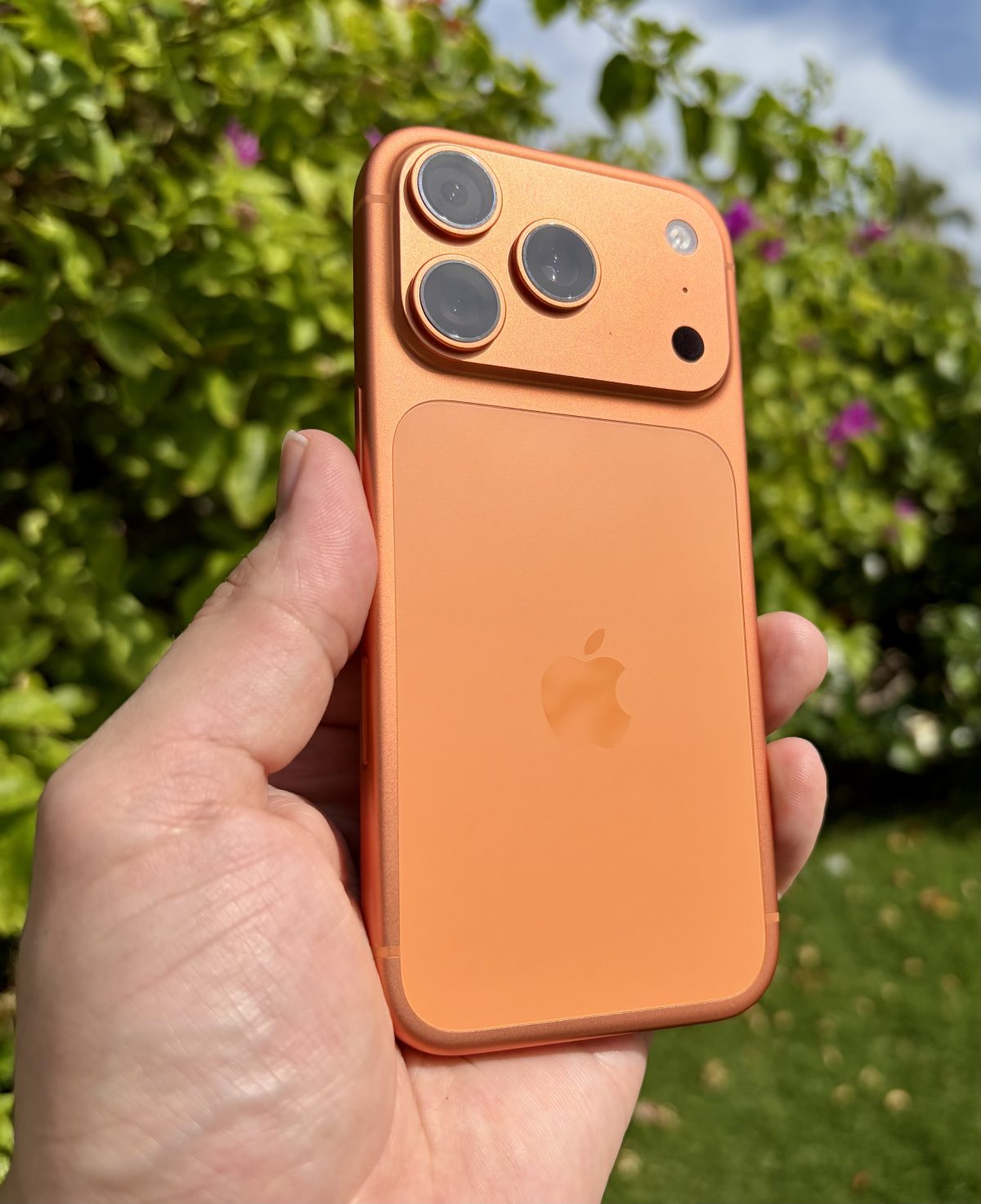 iPhone 17 Pro -puhelimissa on nyt kolme 48 megapikselin takakameraa.