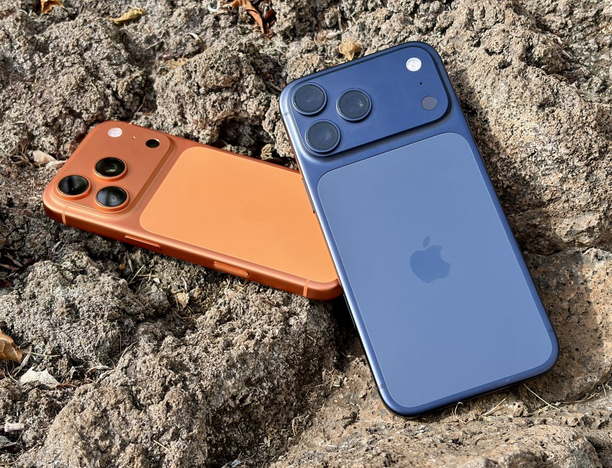 Tietynlaisessa valossa takaosan lasipinta näyttää iPhone 17 Pro -puhelimissa todella vaalealta.