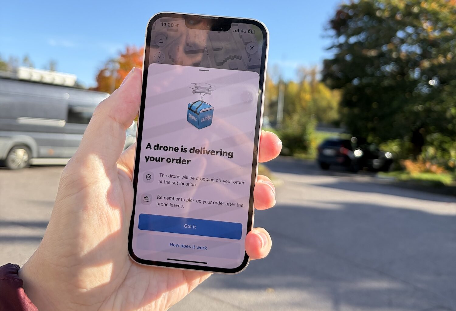 Drooni hoitaa ravintolan kotiinkuljetukset – Yrittäjä: ”Halvempaa asiakkaalle ja kannattavampaa myyjälle”