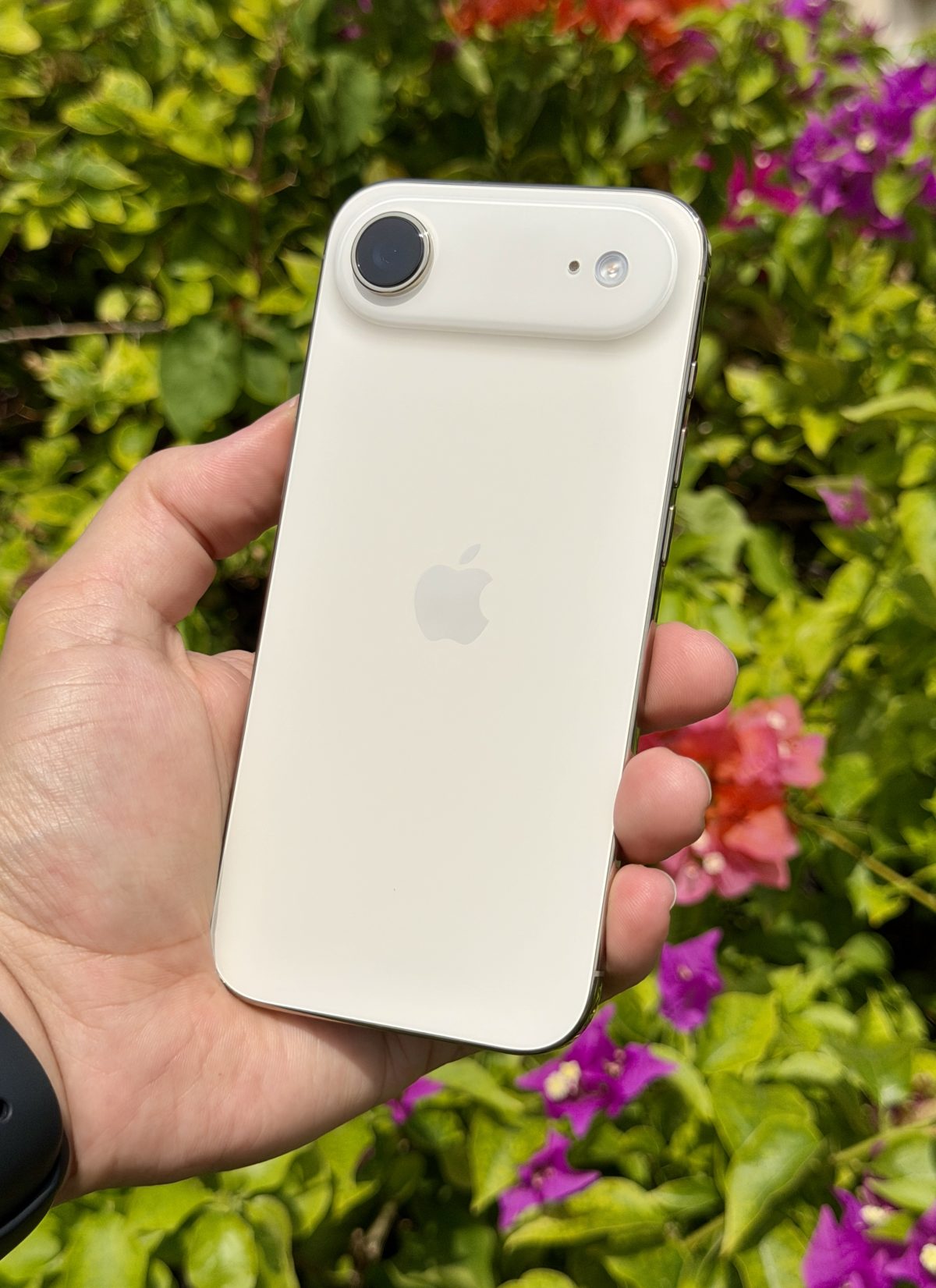 Ohuesta rungostaan huolimatta iPhone Air on osoittautunut erittäin kestäväksi.